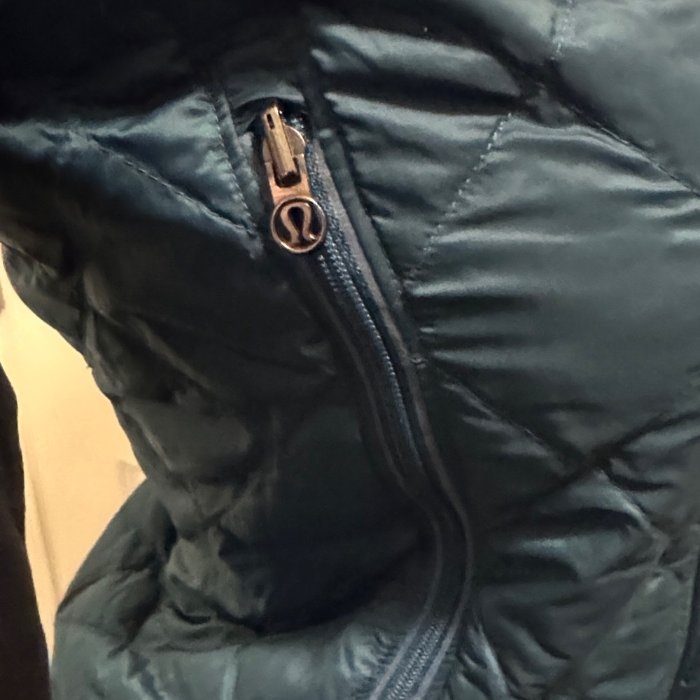 lululemon athletica Teal Quilted Puffer Reversible Run Jacket. - Picture 12 of 13